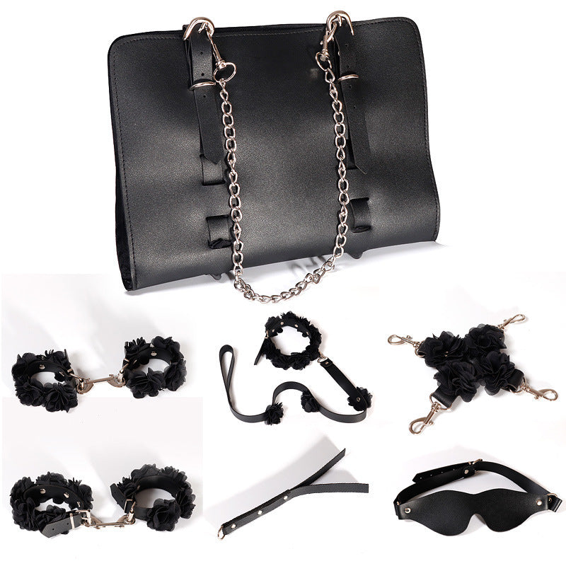 Variety and fun tricks bag bondage suit The sexy toys that can be taken out can be transformed into SM suits in seconds Color: black, red, pink, including the body of the bag + collar + traction chain + handcuffs + footcuffs + two-way handcuffs *2+ tassel